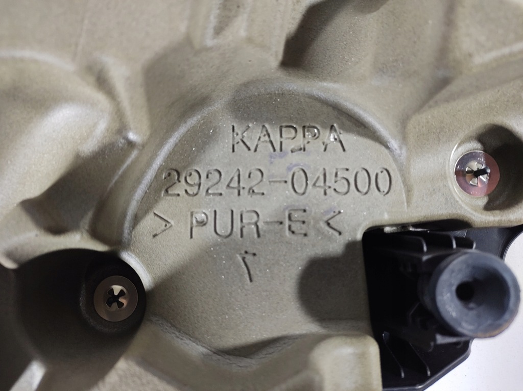 фото №15, Kia stonic 1.0 t-gdi 17- крышка двигателя