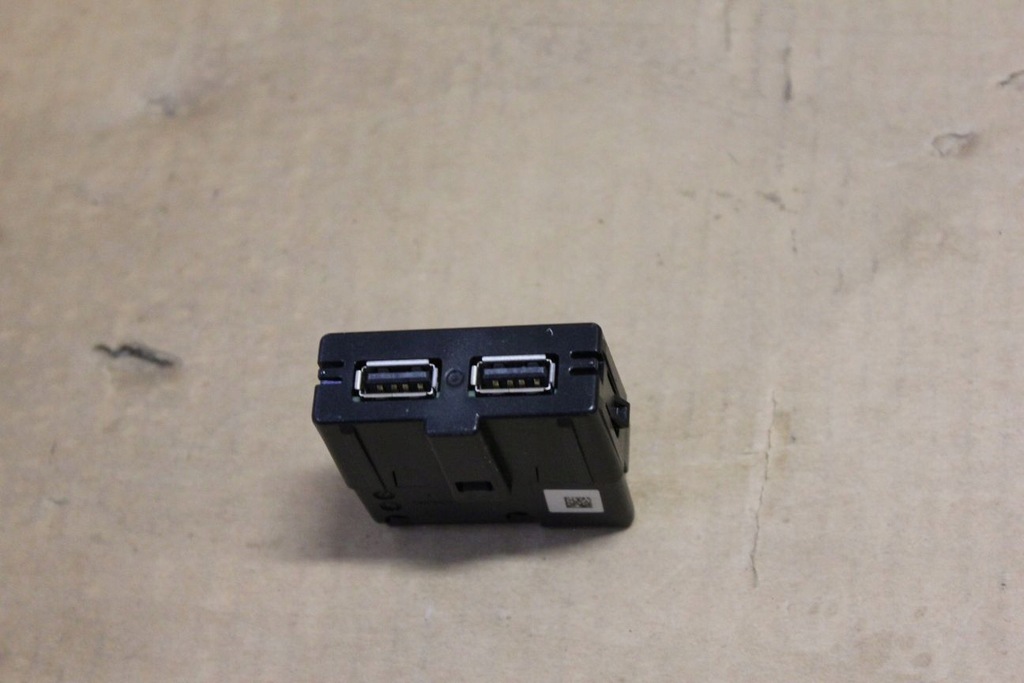 фото №1, Роз'єм port 2 x usb vw atlas 5q0035726l