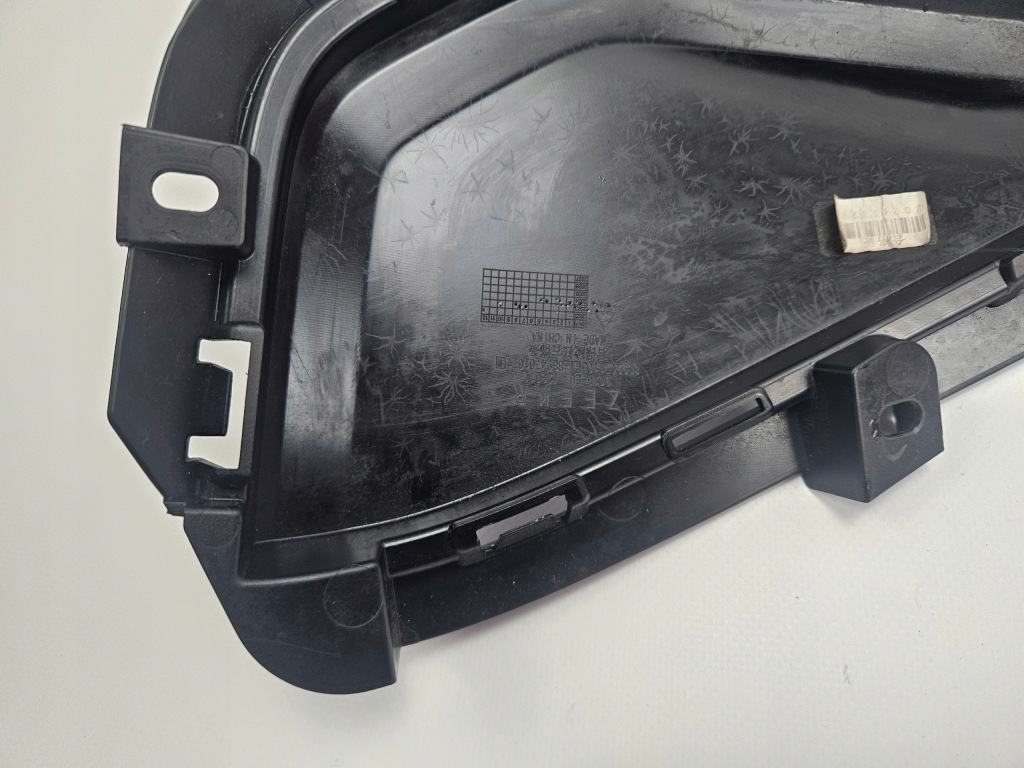 фото №9, Zeekr 001 2021 - молдинг бампера задняя правый новый 8892071105 8894700071