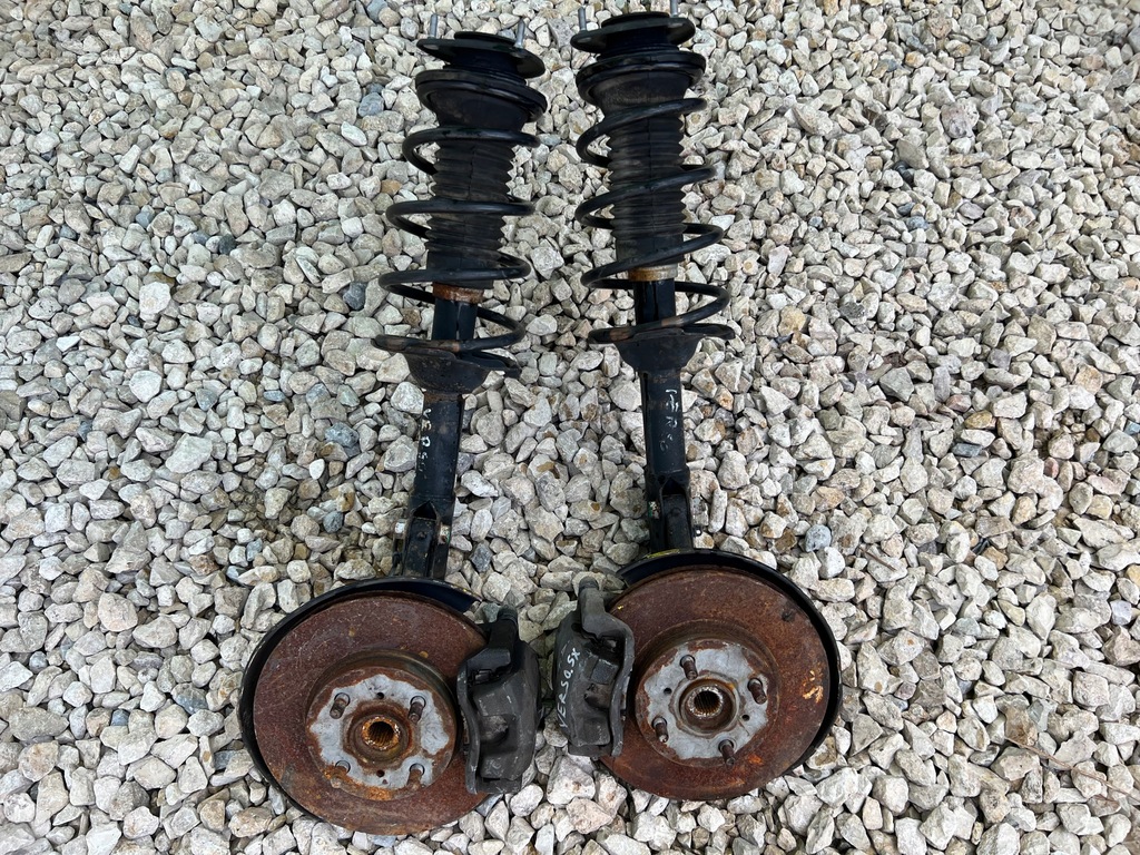 фото №1, Toyota yaris i verso поворотный кулак амортизатор правый перед