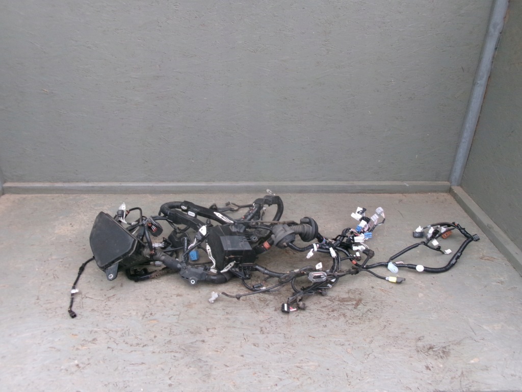 фото №1, Toyota rav4 v гибрид электропроводка отсек двигателя коробка предохранителей