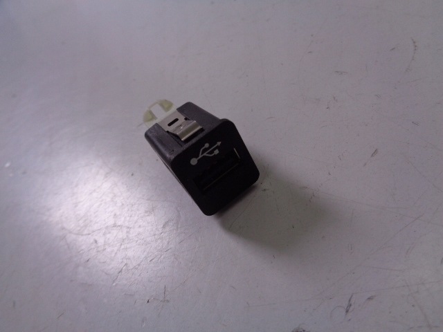 фото №1, Роз'єм port usb bmw x1 e84 2.0 дизель x-drive 2012 rok