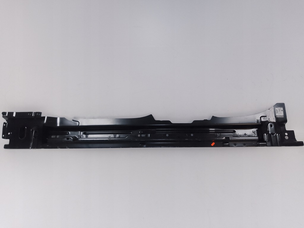 фото №1, D642 - land rover velar порог внутренний правый lr091148