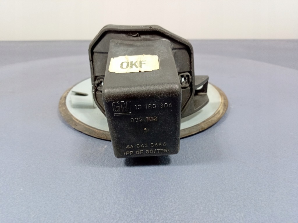 Opel corsa d крышка горловины  топливной  13183307 y685 с Разборки