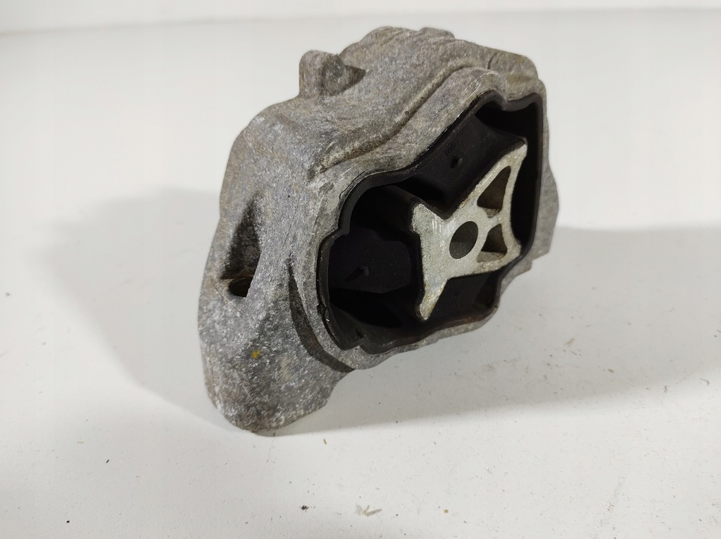 фото №13, Volvo v60 13r- подушка коробки передач