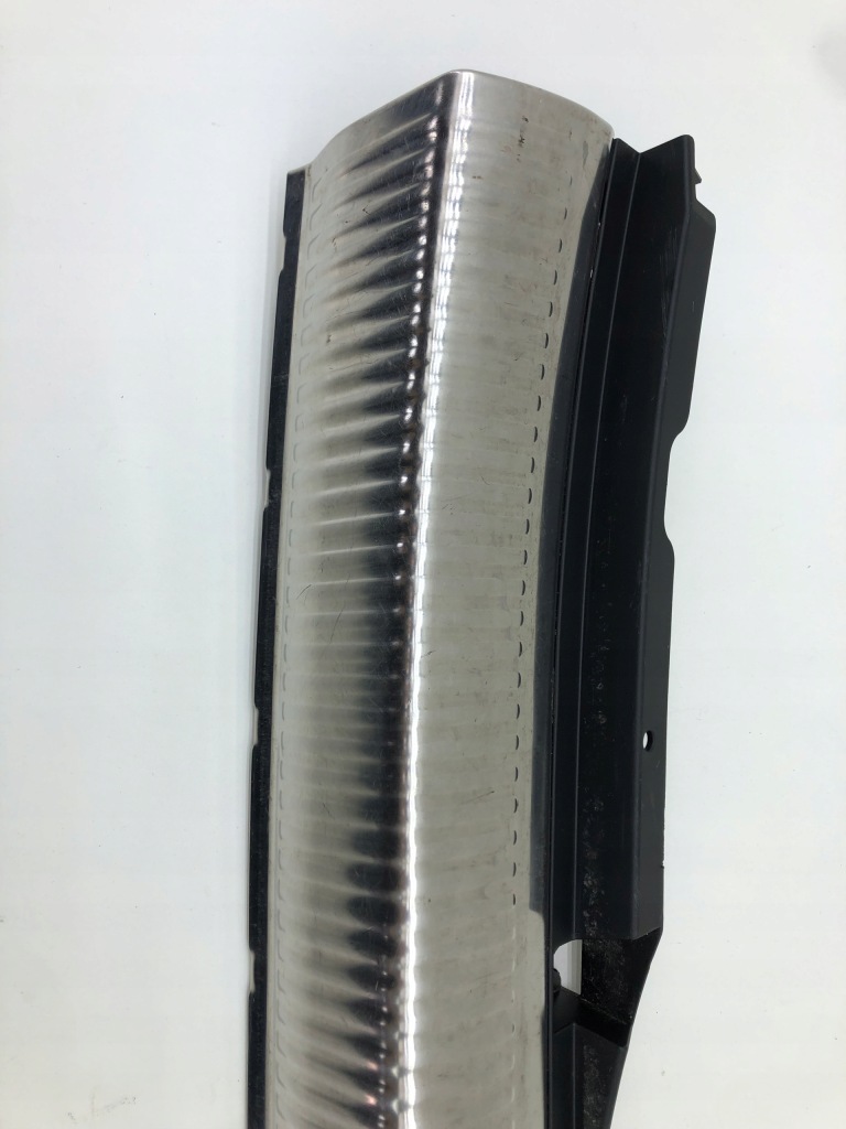 Audi a4 b9 накладка поріг багажника 5w9864513 Зі Шроту