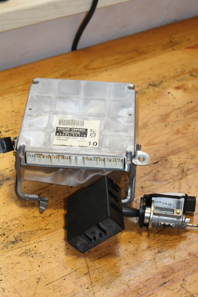 фото №13, Бортовой компьютер блок управления двигателя toyota оригинальный номер 89666-02110