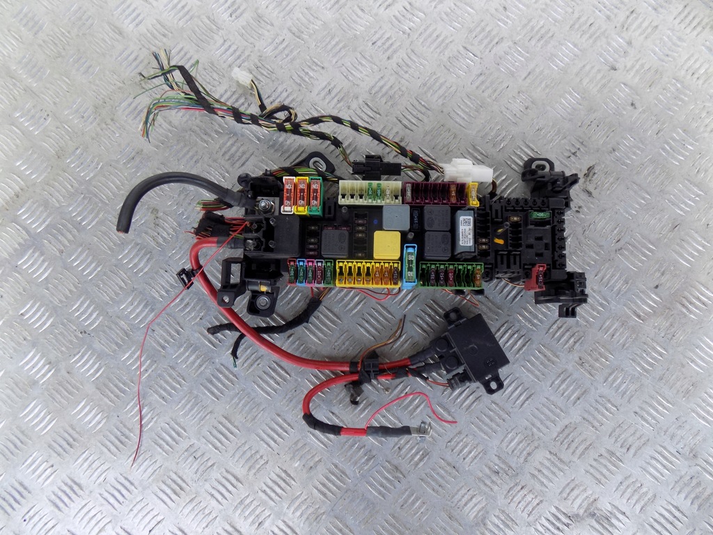 фото №1, Mercedes w176 корпус коробка предохранителей