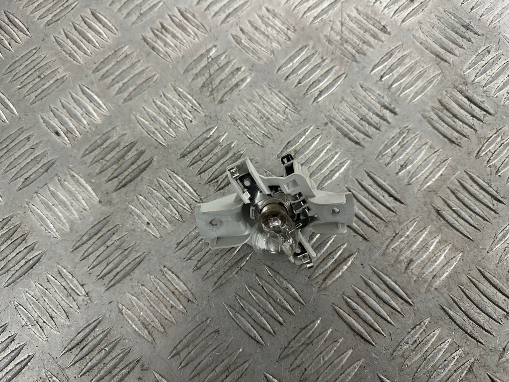 фото №1, Seat altea toledo iii вкладыш лампы левый задняя цоколь 5p0945257