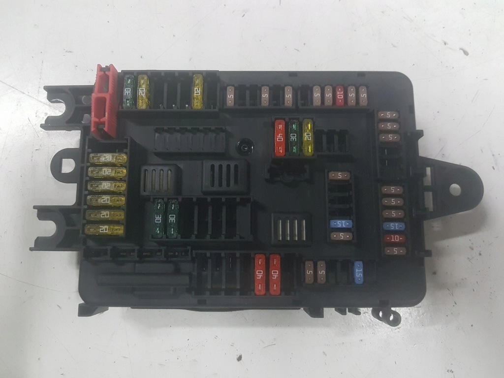 фото №1, Bmw 1 f20 f21 1.6 2.0 d коробка запобіжників