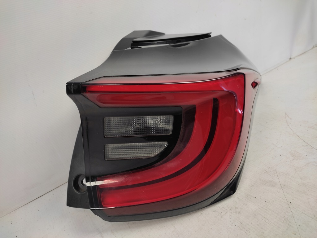 фото №2, Toyota yaris iv лампа правая задняя задняя led 2019-
