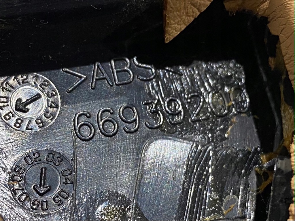 Maserati quattroporte кронштейн двері задній rh 66939200 в Україні