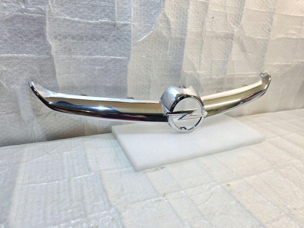 Opel astra j рестайлінг  молдинг хром решітка Доставка