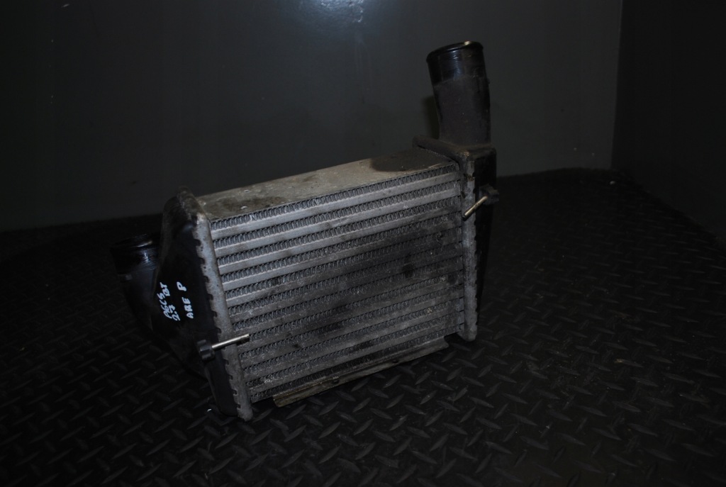 Интеркулер правый audi a6 c5 2.7 bt 078145806k Недорого