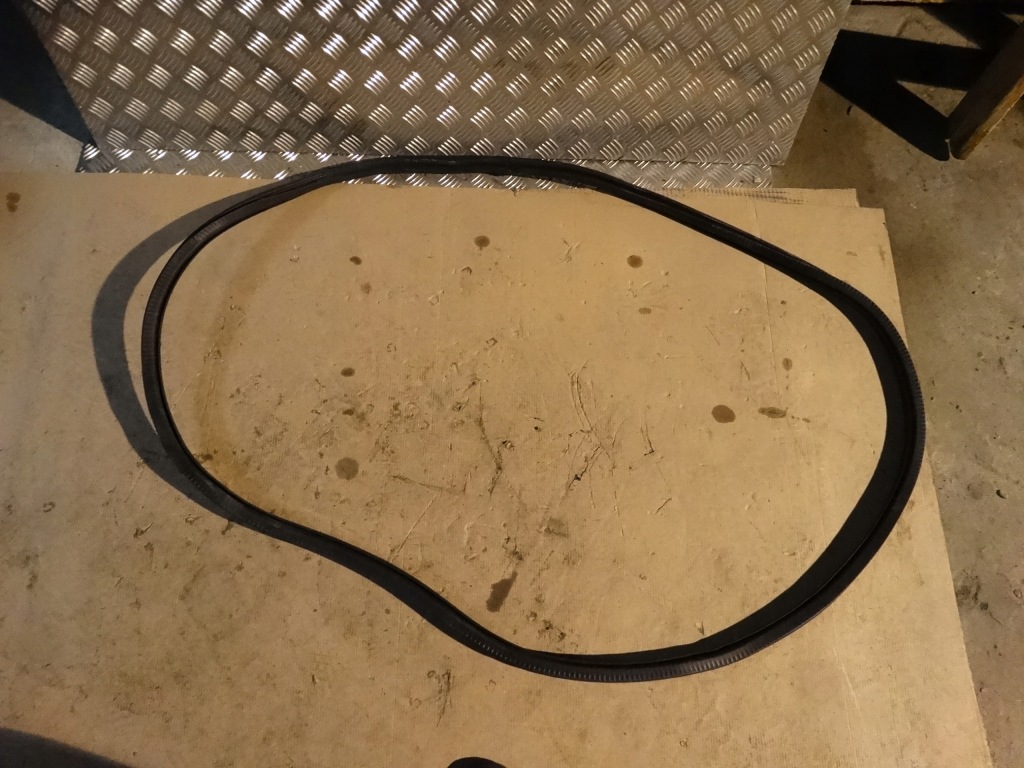 Купить Прокладка дверь правая передняя mercedes w118 1