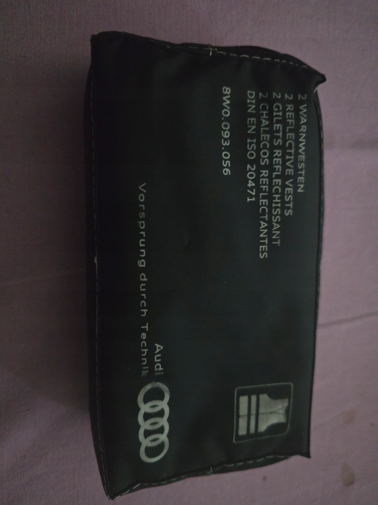 фото №1, Жилет відбиваюча w чохол audi a4 b9 8w0093056