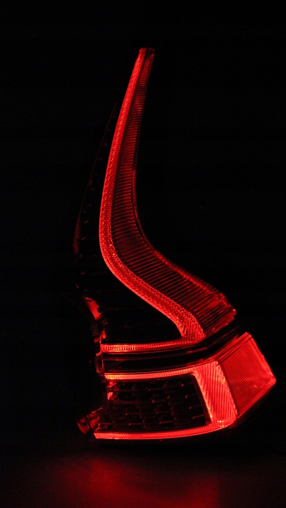 фото №3, Volvo xc60 ii - лампа задня права led 2017+