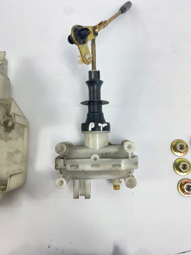 Замок дверь задний  комплект  задний правый пассажира mercedes w124 sedan kombi Оригинал