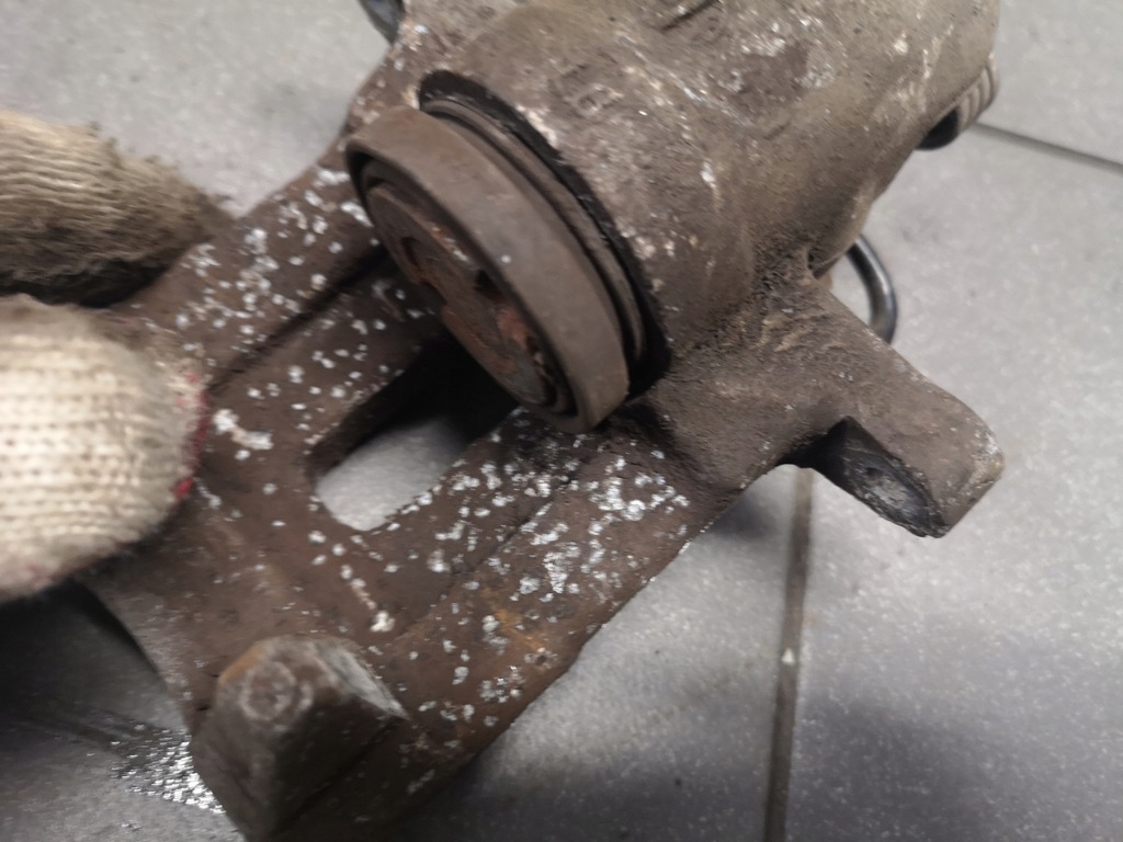 фото №4, Суппорт тормозной левый задняя audi a3 8p lift