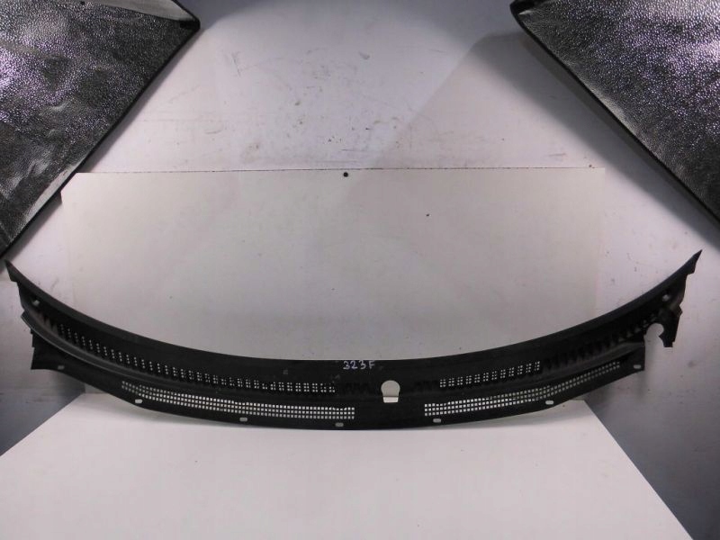 фото №1, Mazda 323f bj 98-00 жабо пластиковий parapet