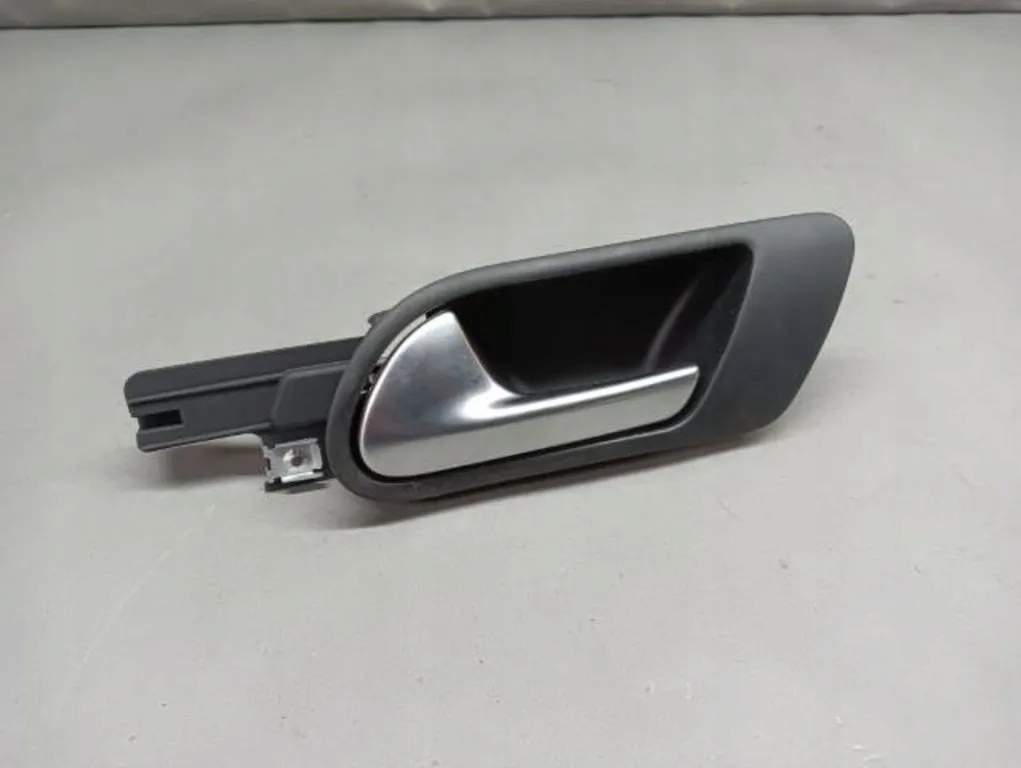 фото №1, Ручка лівий задня 1k5837113 vw golf vi kombi