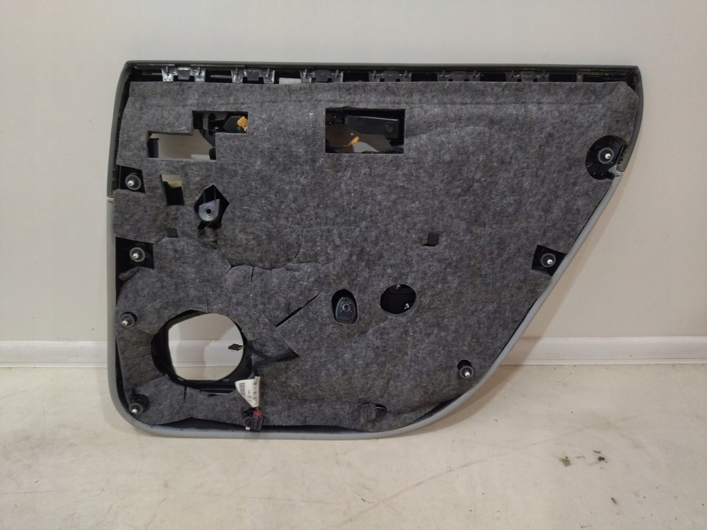 фото №10, Обшивка дверь audi оригинальный номер 4h0868067