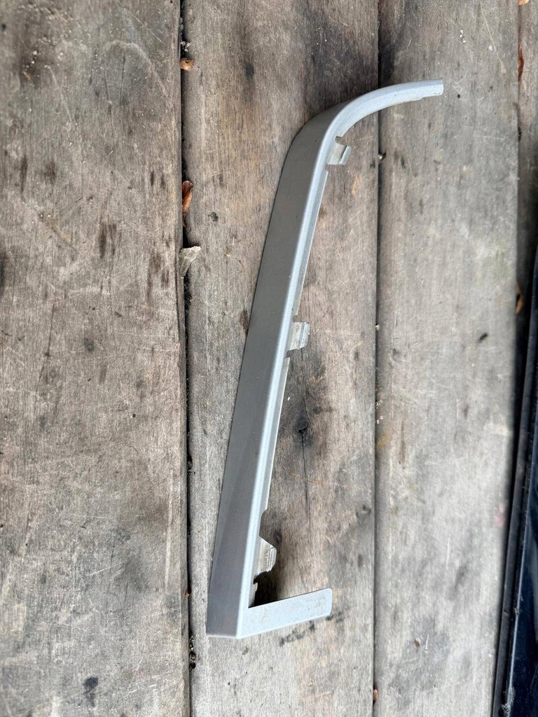 фото №1, Bmw 3 e46 2004 молдинг pod фара задняя