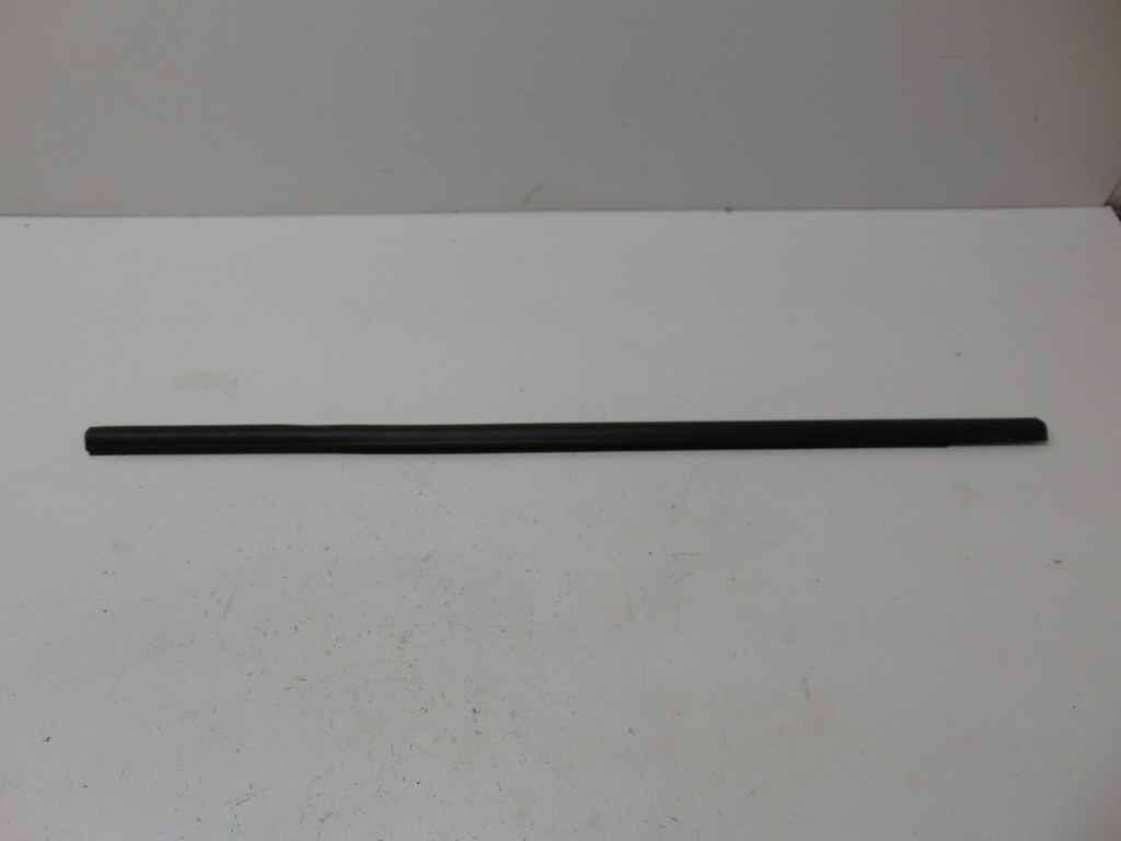 фото №1, Молдинг ущільнювач лівий перед vw t-roc 2ga837477