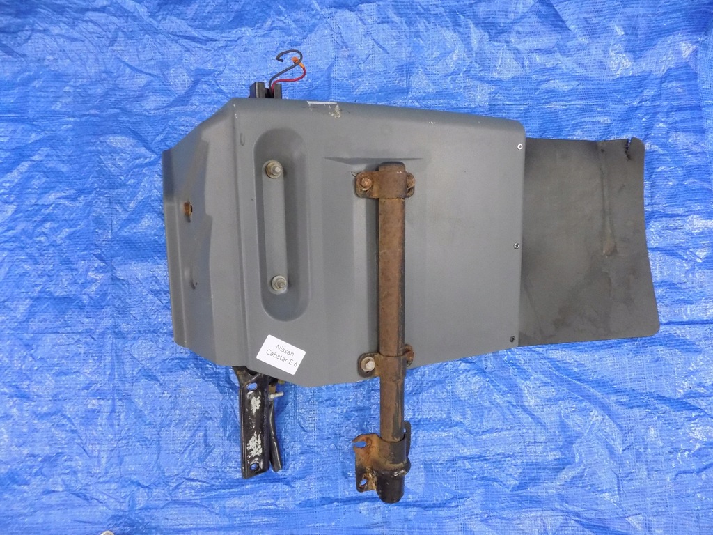 фото №1, Подкрылок брызговик правое cabstar e 98-06r 3,0td