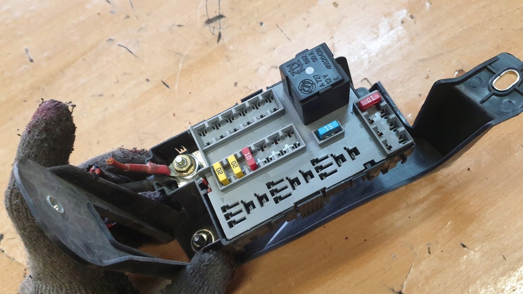 фото №1, Fiat grande punto коробка предохранителей