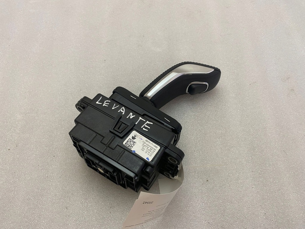 фото №6, Maserati levante 2020 домкрат переключения передач / верхний