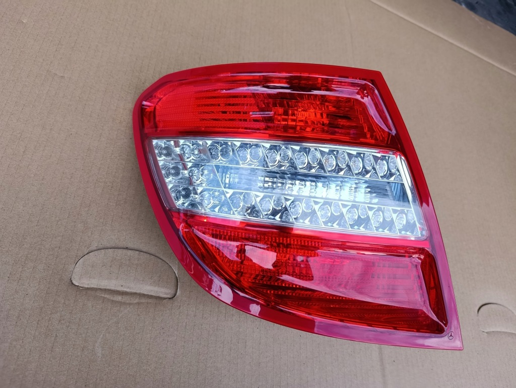 Купити Mercedes w204 лампа ліва задній задня a2048203964