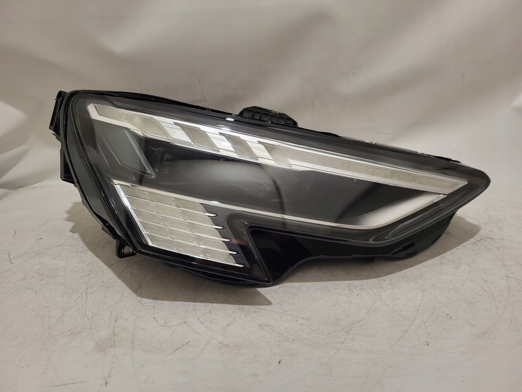 фото №1, Audi a3 8y лампа права перед matrix 8y0941036