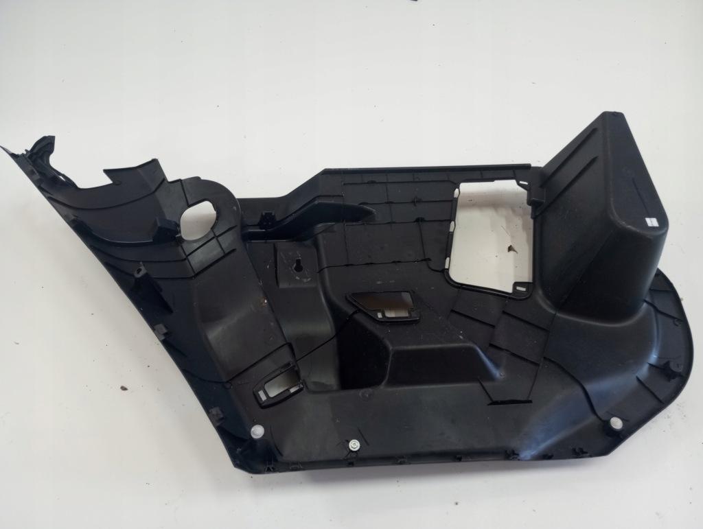 Обивка обшивка багажника toyota yaris cross 64730-0d300 64740-0d320 в Украине