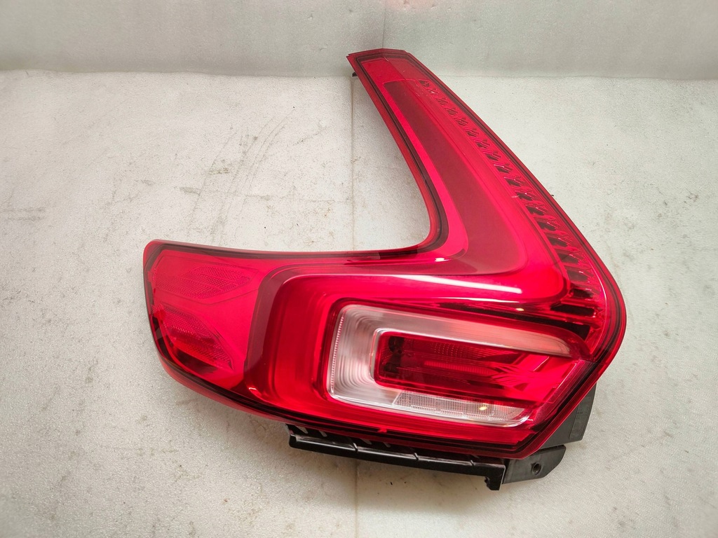 фото №1, Volvo xc40 лампа led левый задняя 31446790