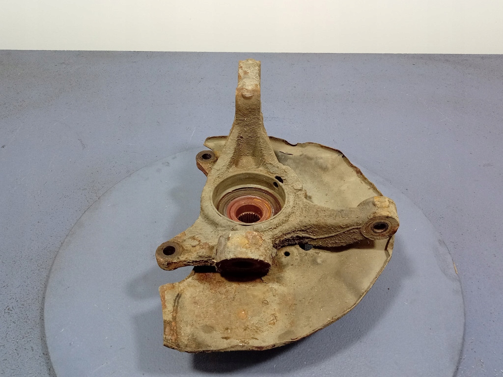 фото №8, Toyota sienna ii xl20 03- поворотний кулак перед права передня ступиця