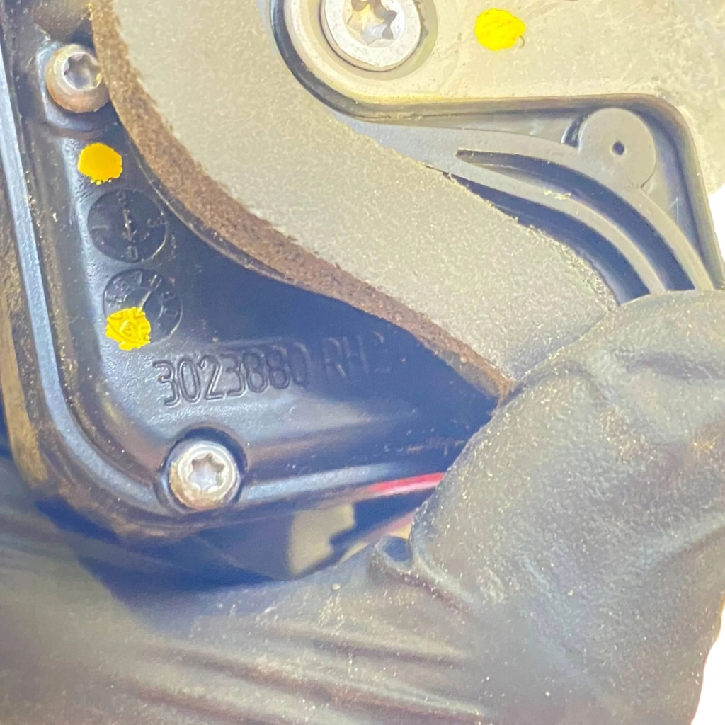 Купити Замок двері передніх задній сторона права opel insignia a 3023880