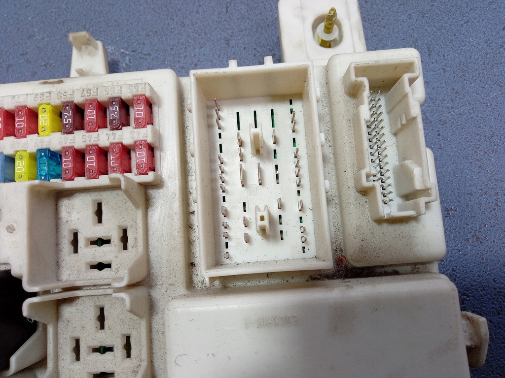 фото №6, Ford c-max mk1 2.0 tdci коробка запобіжників