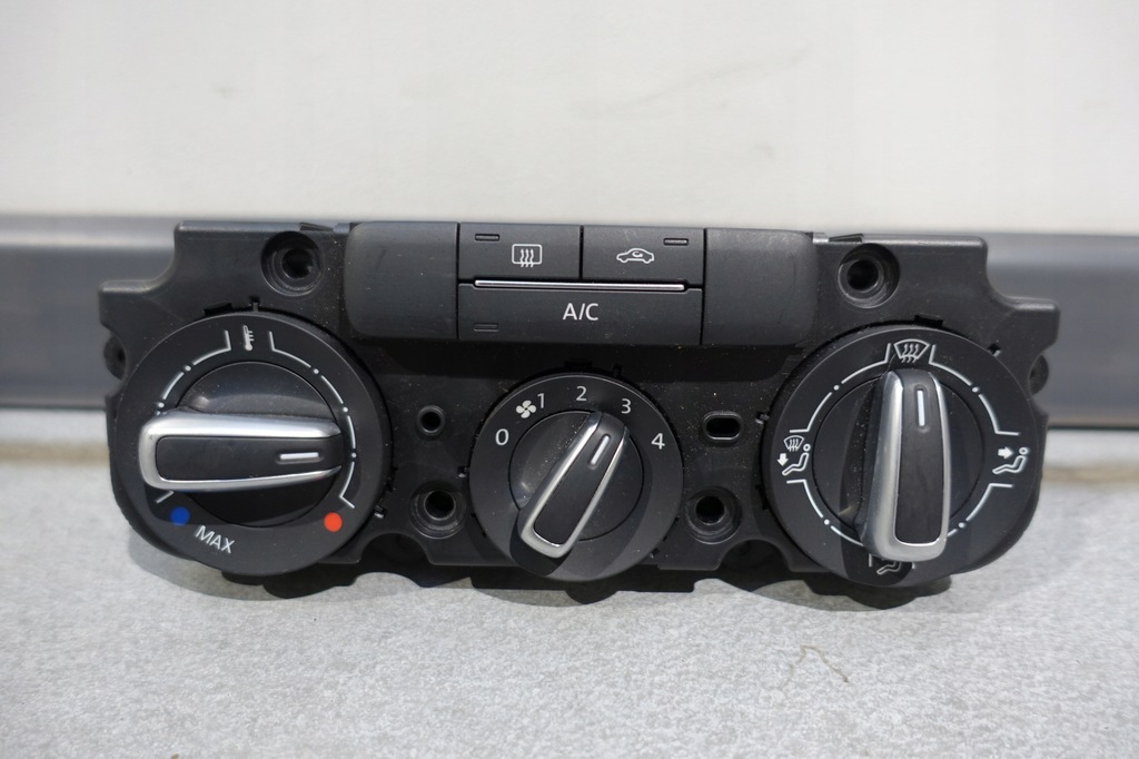 фото №1, Vw beetle 5c панель кондиционера