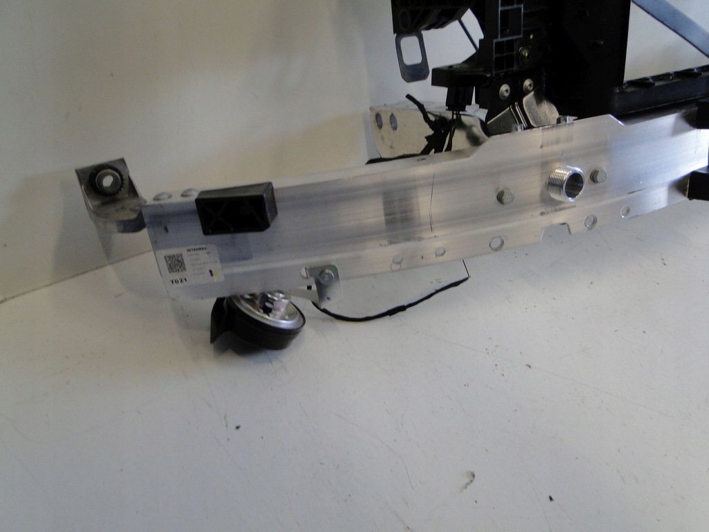 фото №6, Mercedes c klasa 206 w206 pas передний усилитель комплект usa ameryka