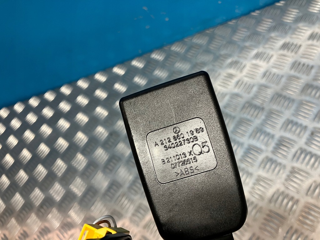 фото №4, Mercedes w212 клипса поперечина замок сиденье задняя