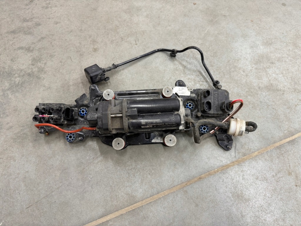 Купити Компресор помпа підвіска audi q5 80a рестайлінг  80a616005f ідеальна 2023r