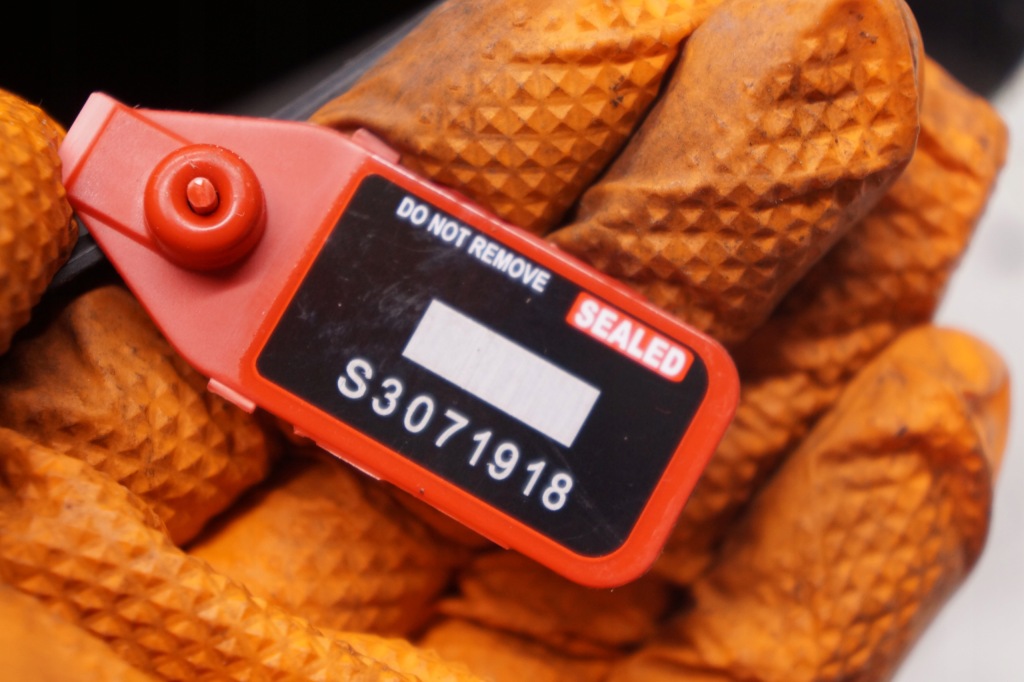 Купити Корпус фільтра повітря volvo s60 3 v60 1 xc70 2 30792196