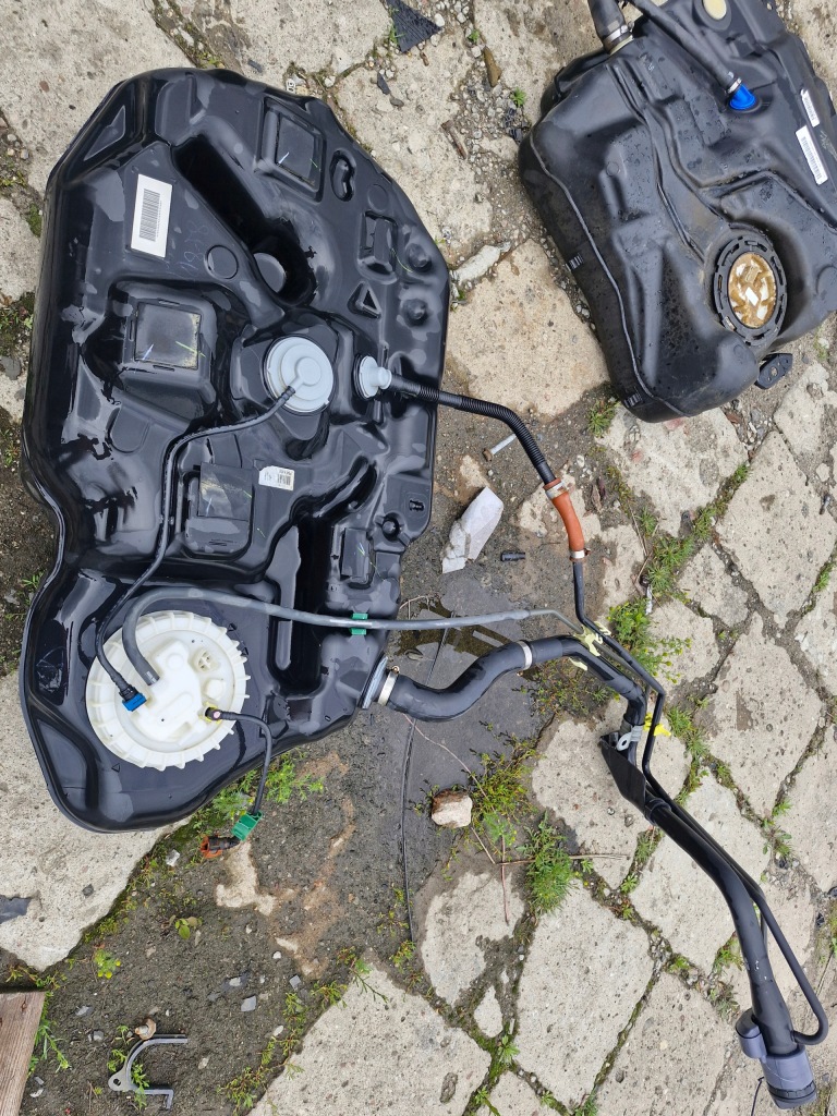 Купити 77100-47090 бак пального toyota prius iii