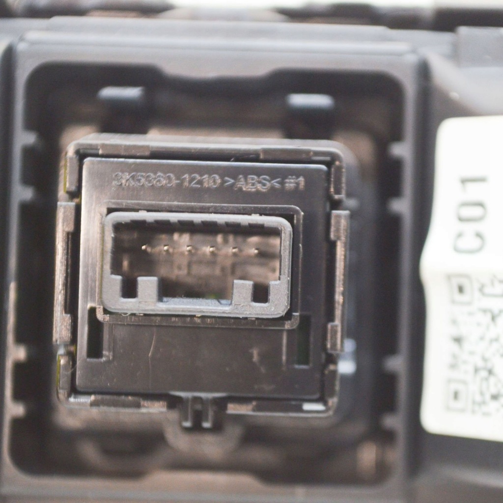 фото №7, Hyundai kona i 2018 форсунки / решётки обдув панели приборной панели