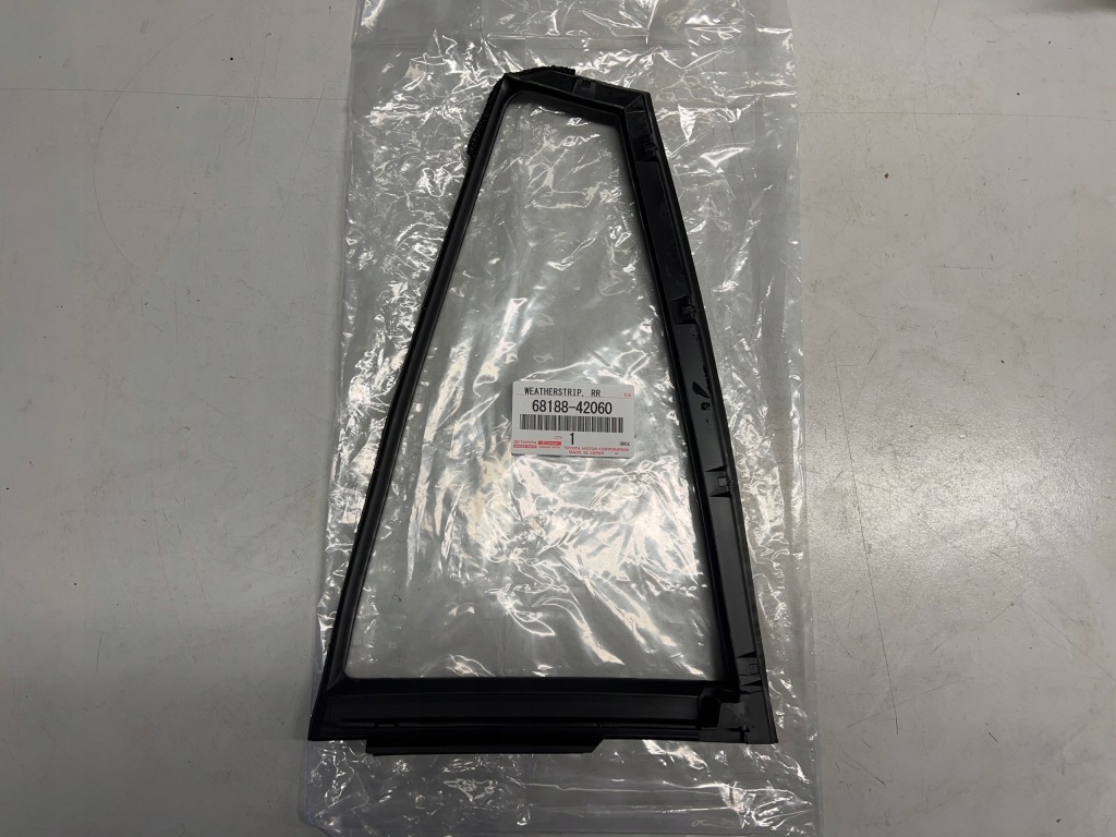 фото №2, Toyota rav4 iv 12- прокладка скло двері правий задня