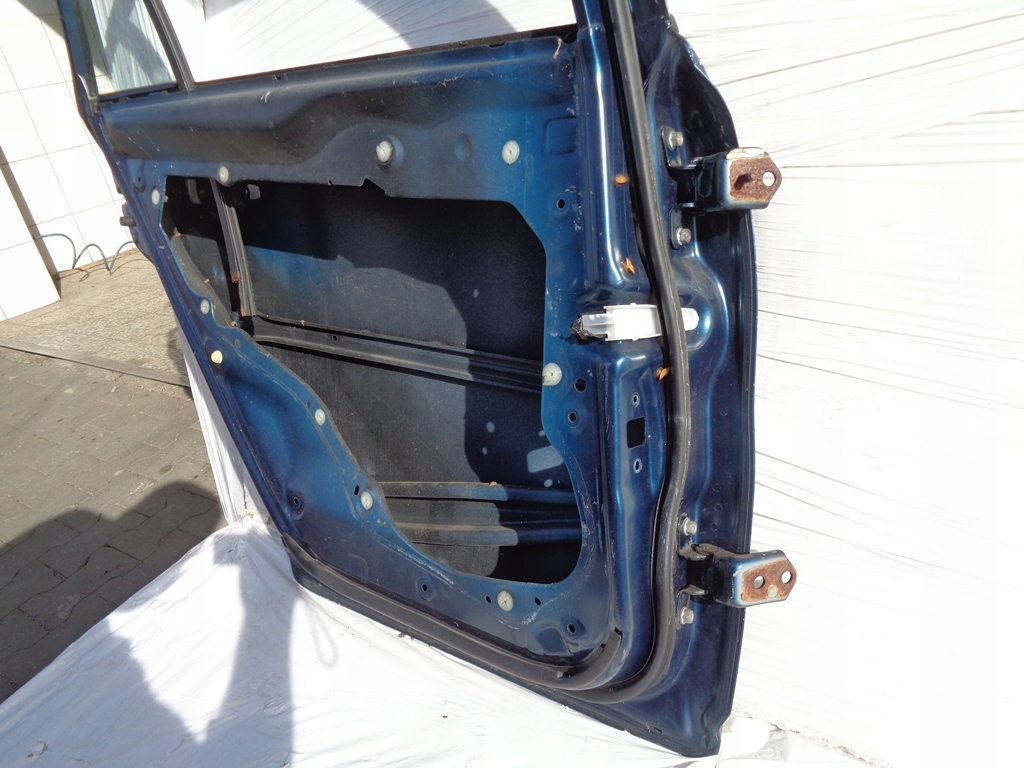 Mazda 6 дверь левое  задняя 32c хэтчбек 02-08 Доставка