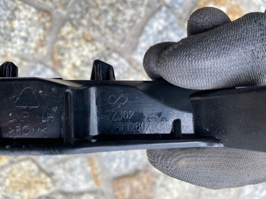 Audi e-tron 4ke напрямна бампера правий перед 4ke807284 оригінал новий Недорого