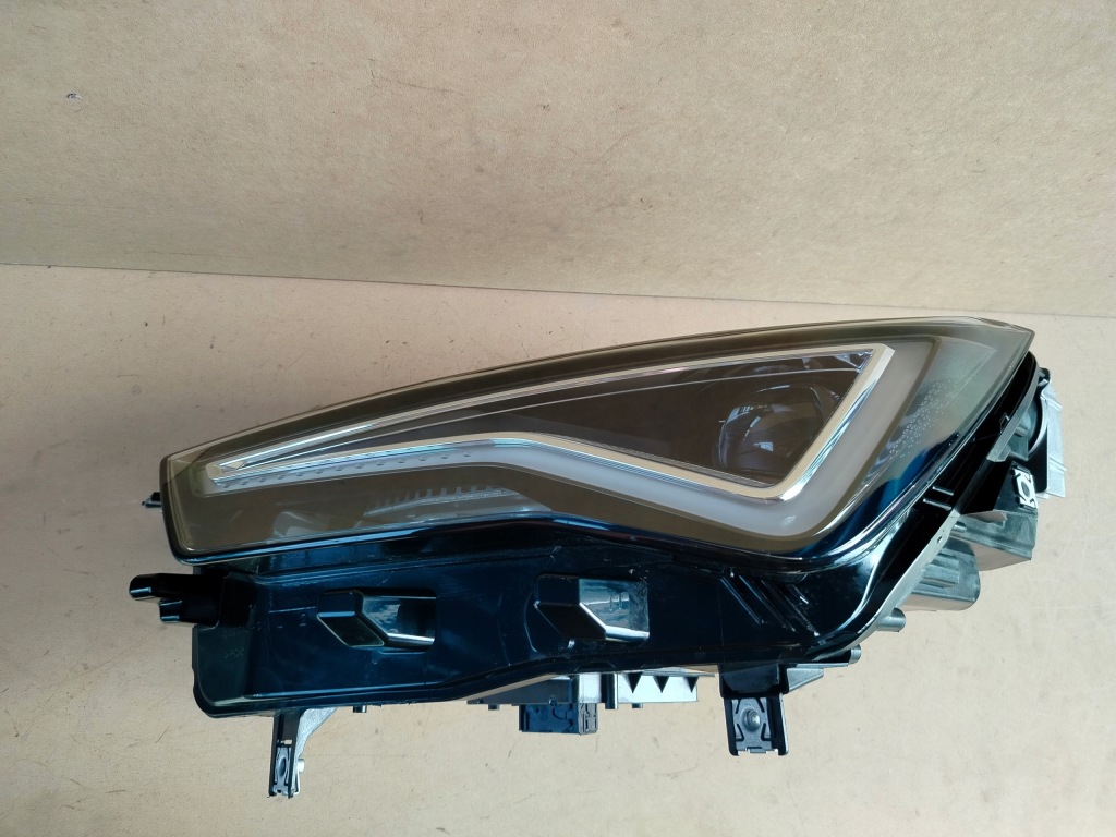 Seat ateca рестайлінг  full led фара ліва Зі Шроту