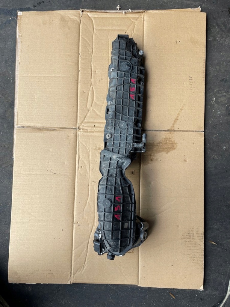 Bmw m5 g30 m8 f90 двигатель s63b44b коллектор впускной  левый 8601613 правый 8601612 Недорого